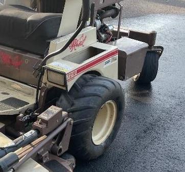 2001 Grasshopper Zero-Turn Mower