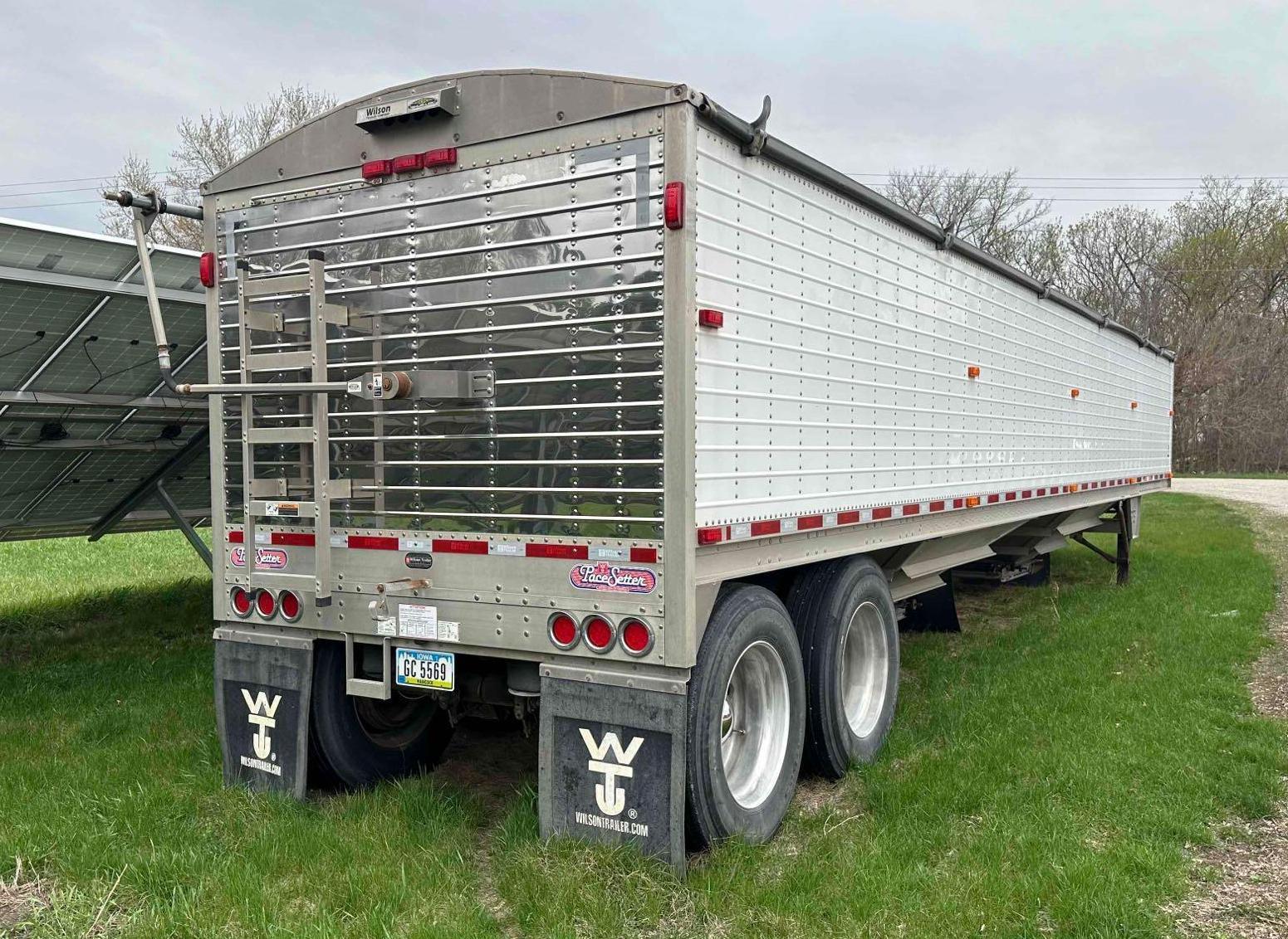 2010 Wilson Pacesetter 43' Grain Trailer