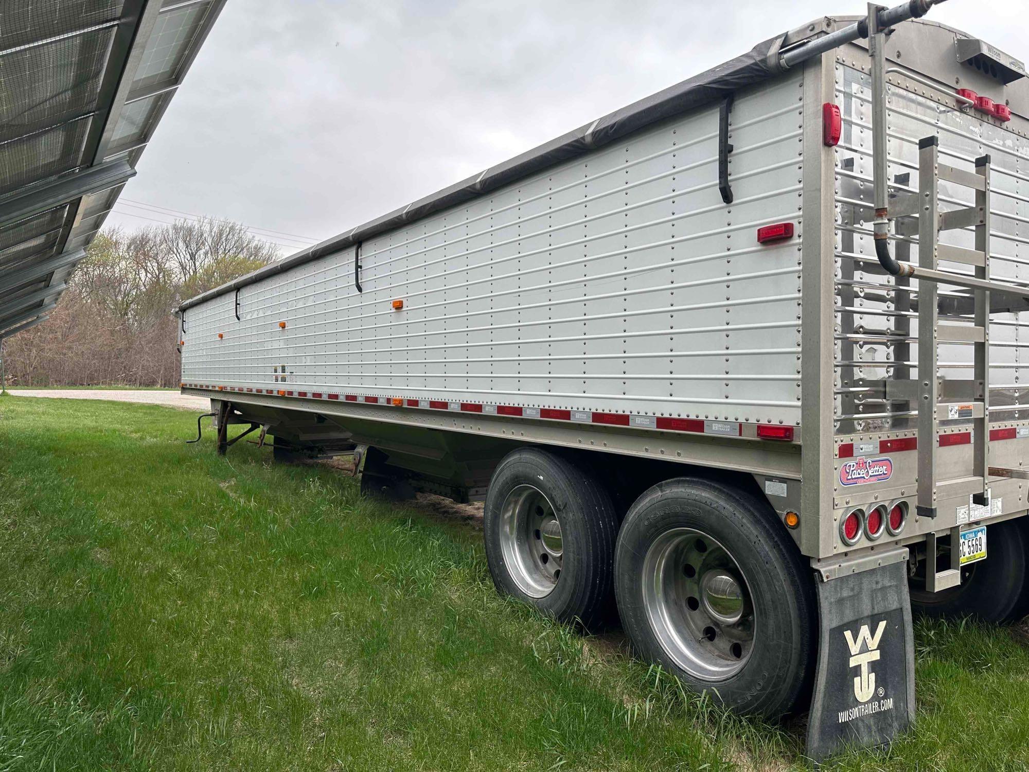 2010 Wilson Pacesetter 43' Grain Trailer