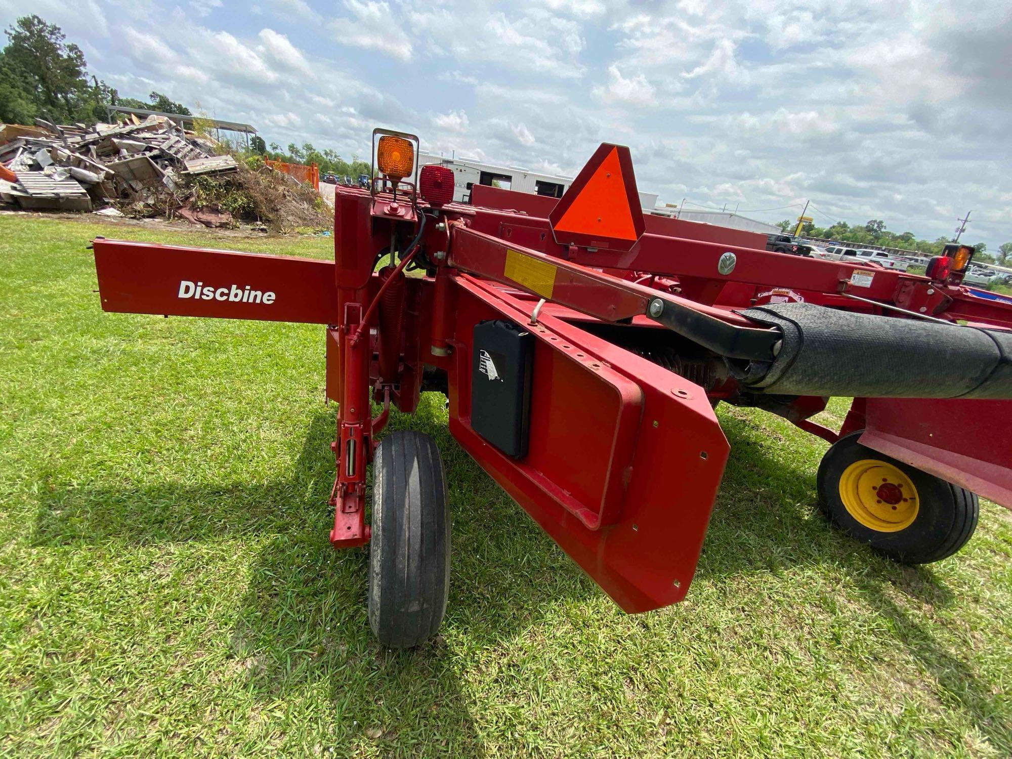 2015 New Holland H7330 Discbine