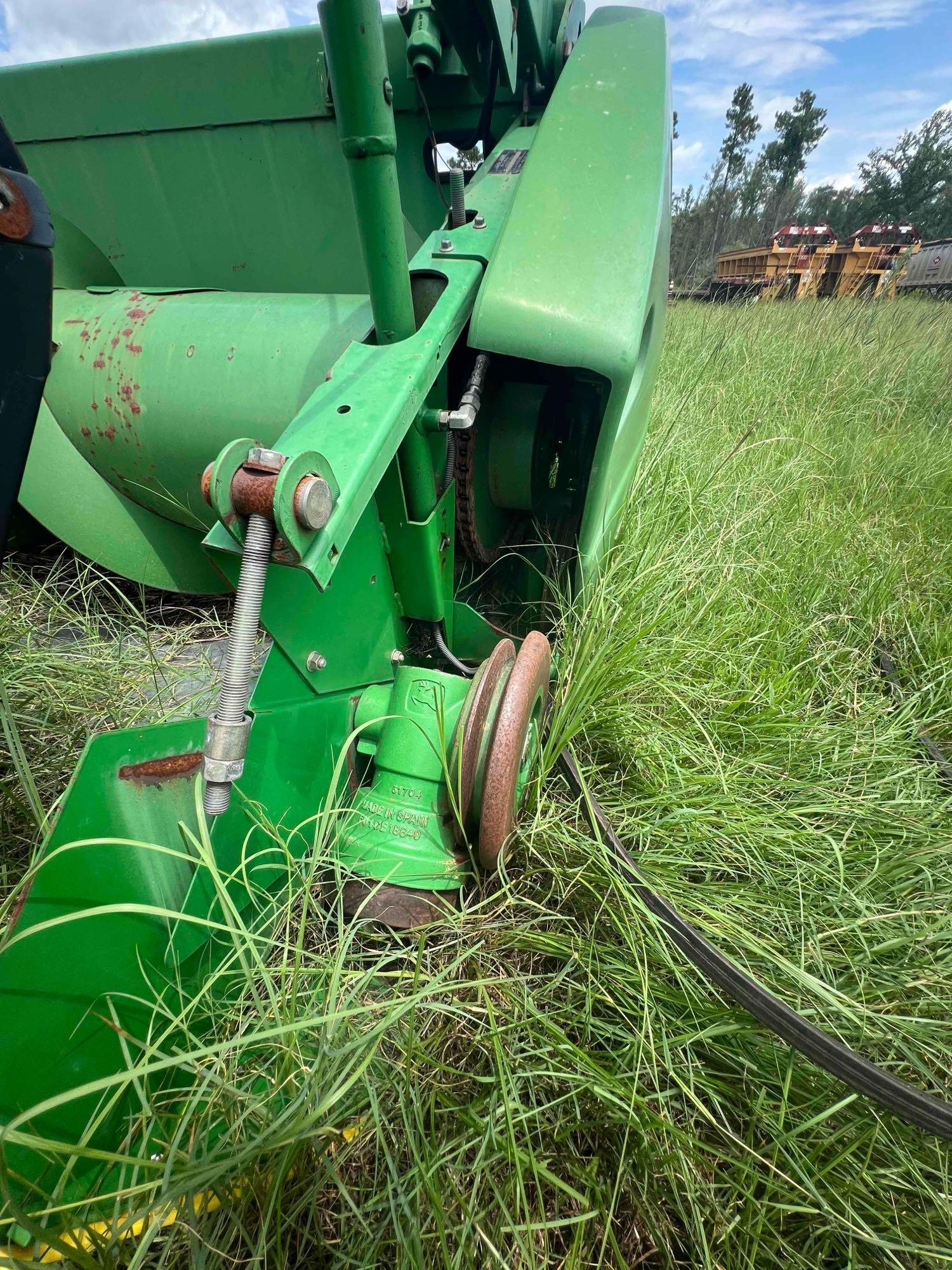 John Deere 630F 30' HydraFlex Header