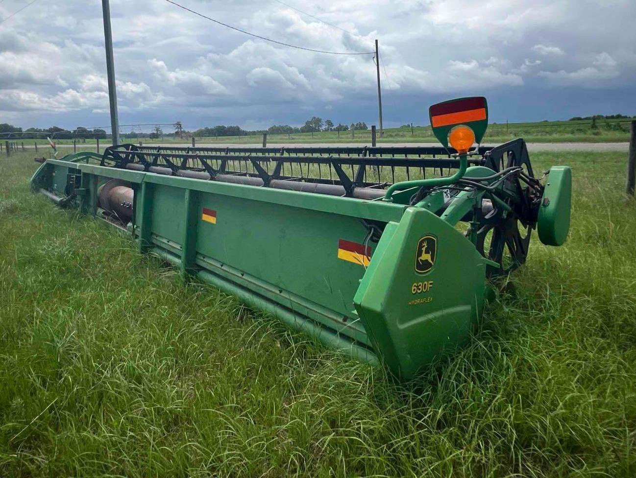 John Deere 630F 30' HydraFlex Header