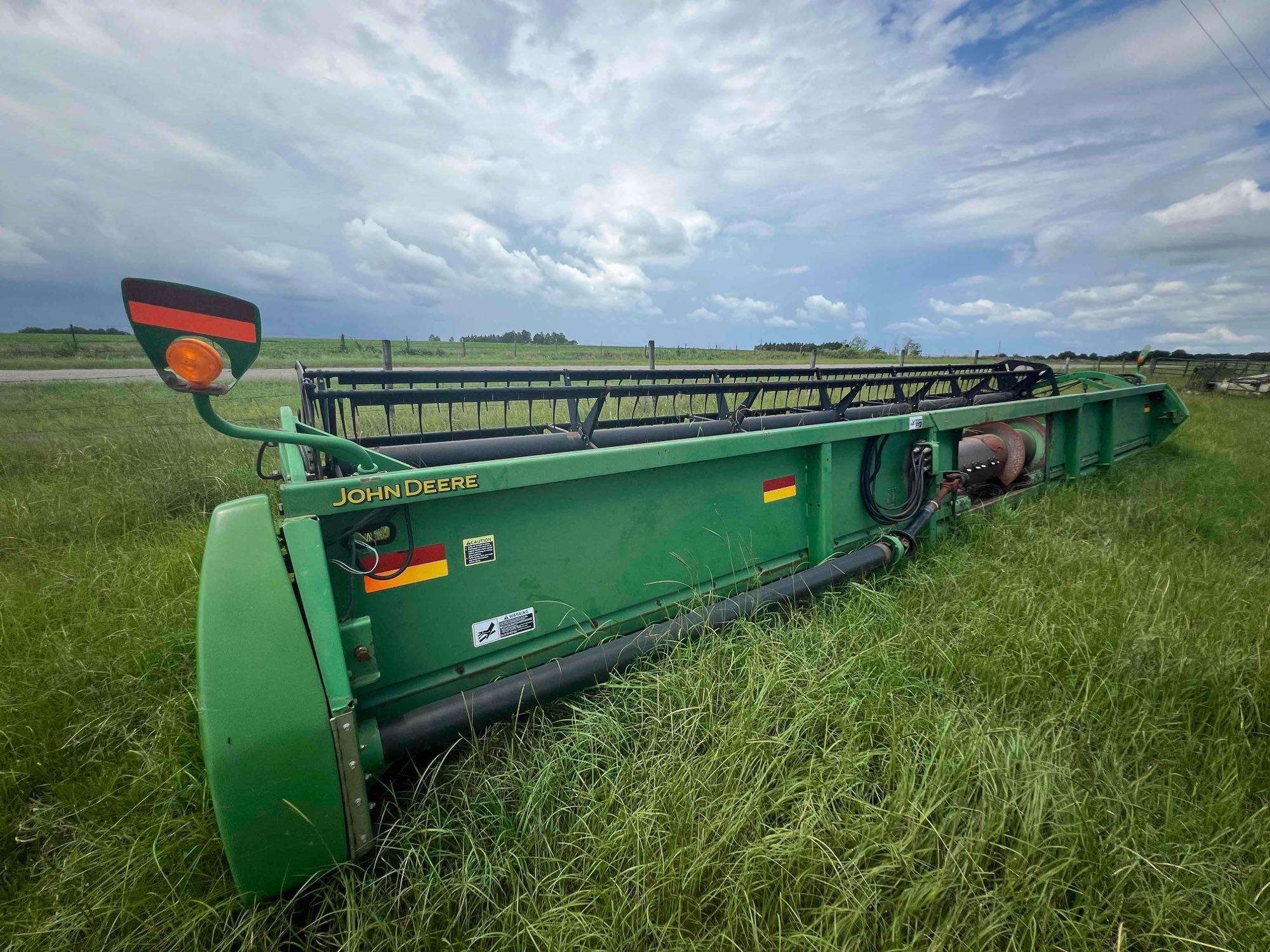 John Deere 630F 30' HydraFlex Header