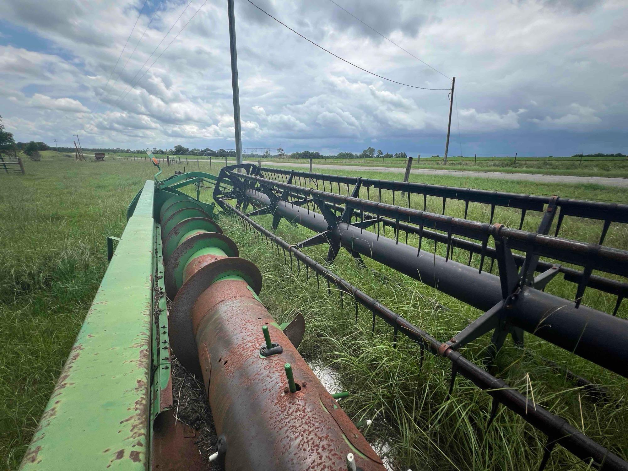 John Deere 630F 30' HydraFlex Header