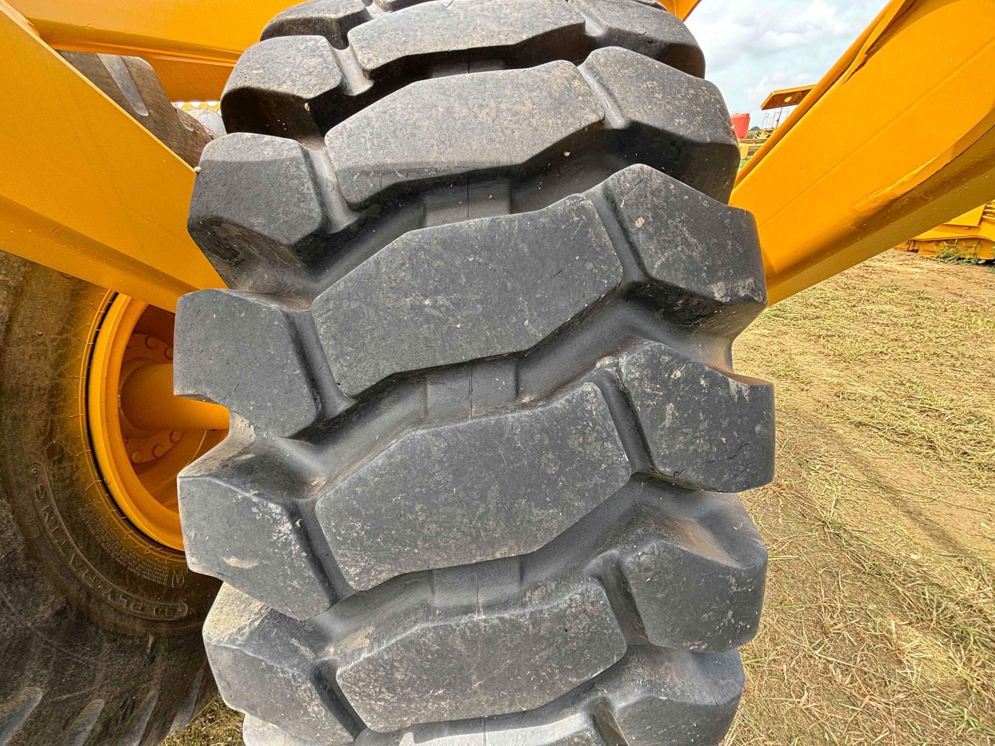 John Deere 2112C Soil Scraper