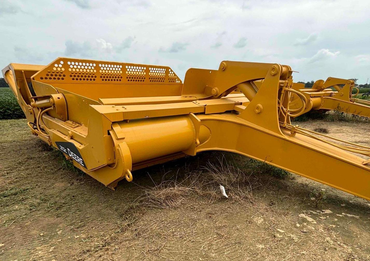 John Deere 2112C Soil Scraper