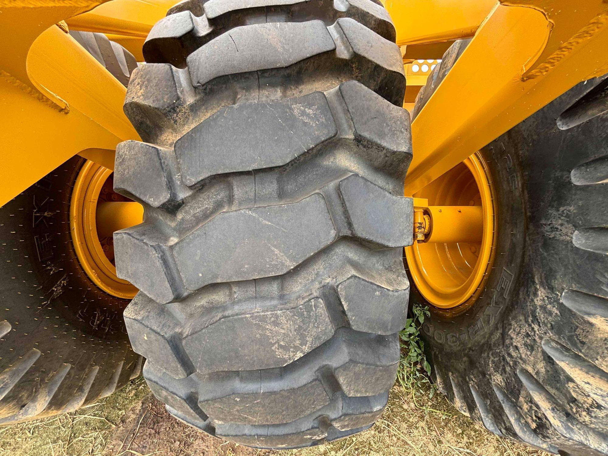 John Deere 2112C Soil Scraper