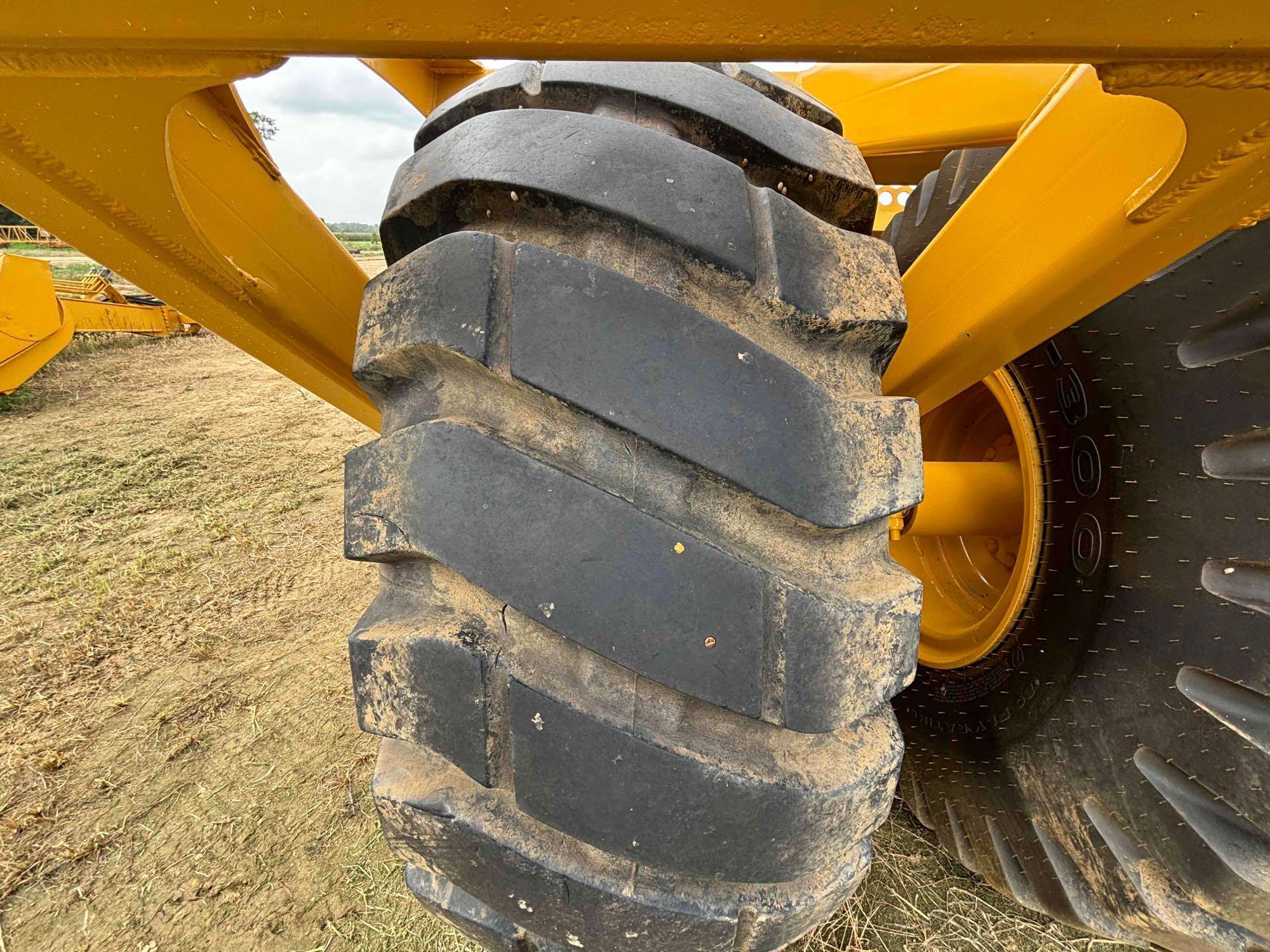 John Deere 2112C Soil Scraper