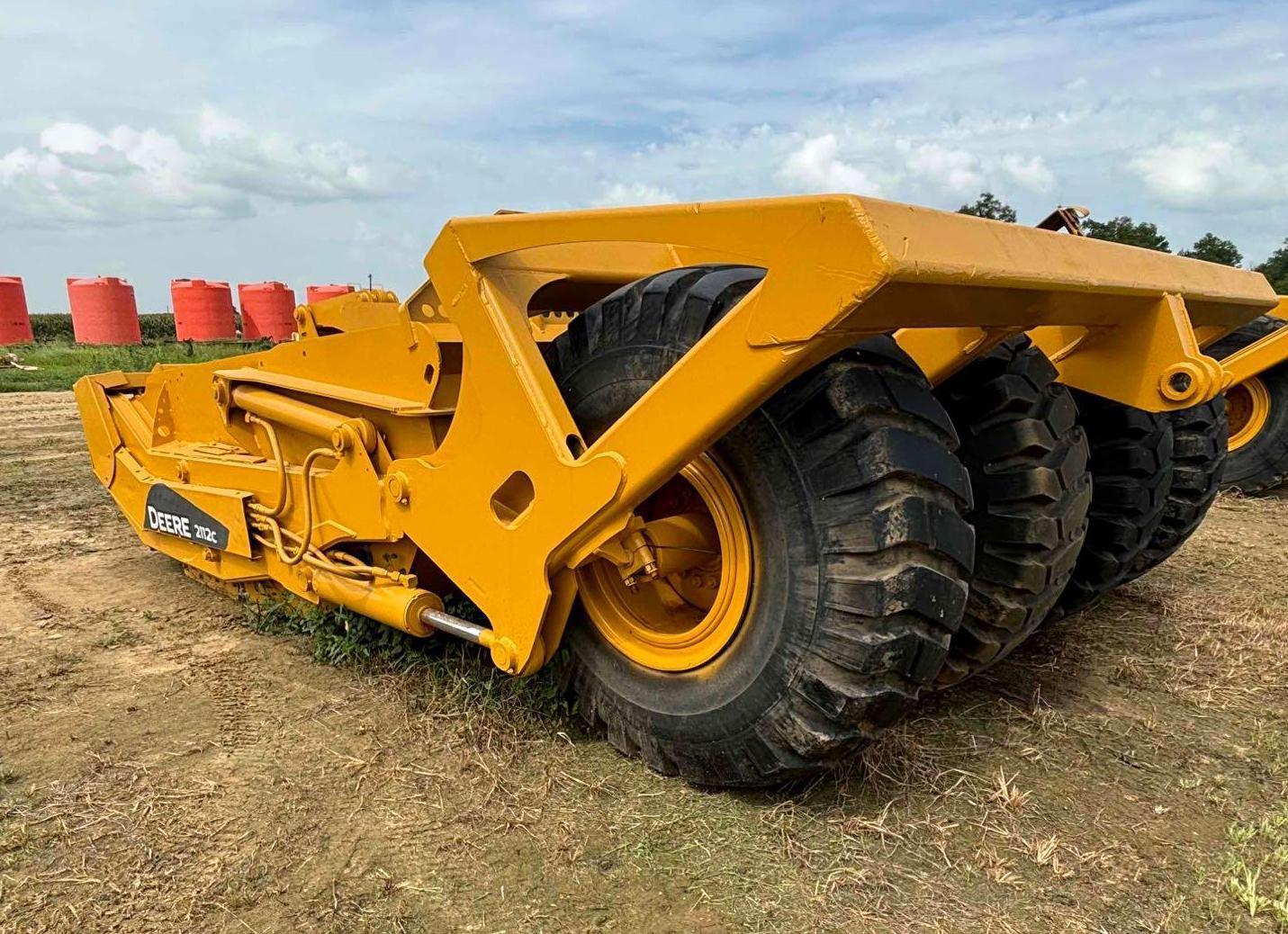 John Deere 2112C Soil Scraper