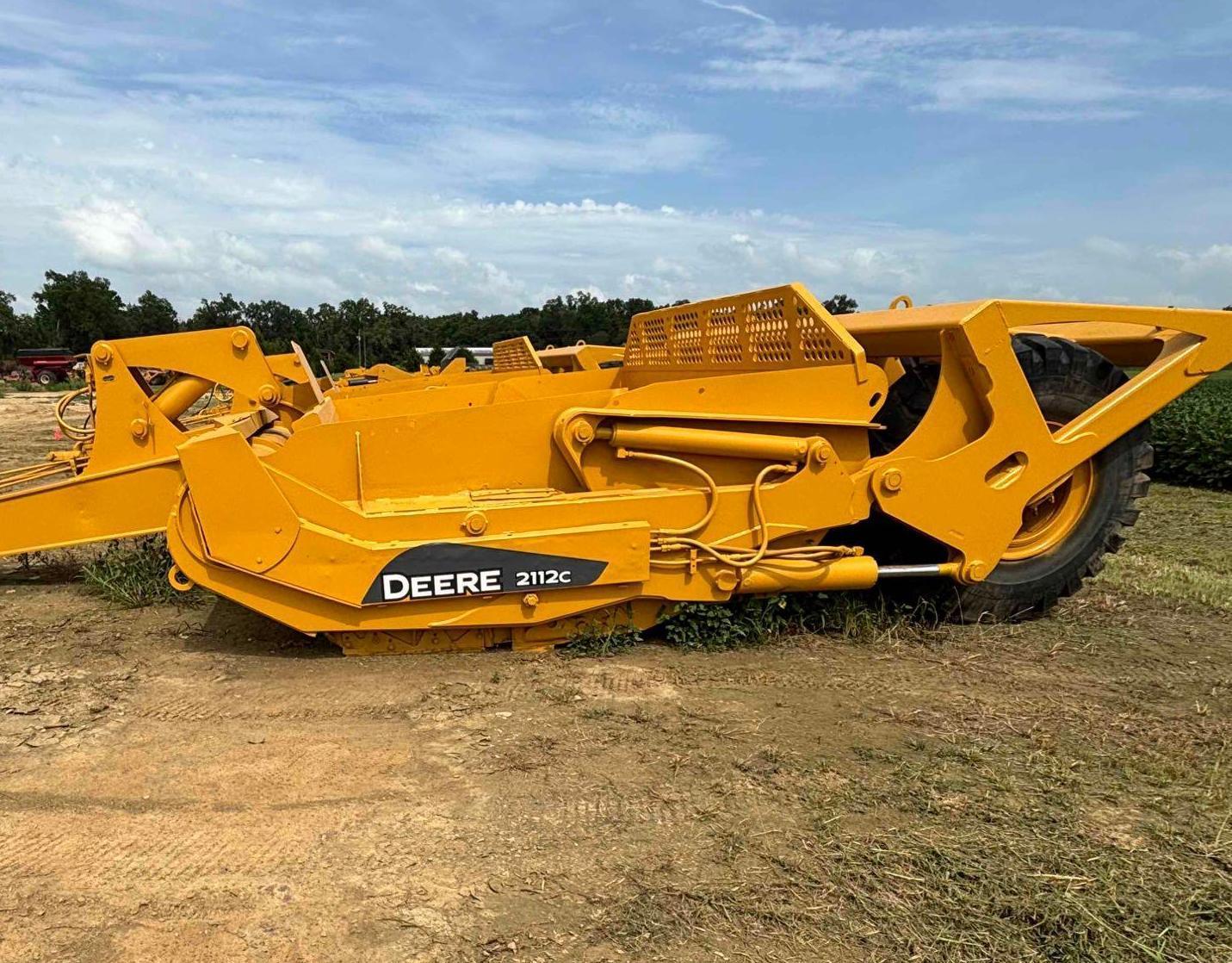 John Deere 2112C Soil Scraper