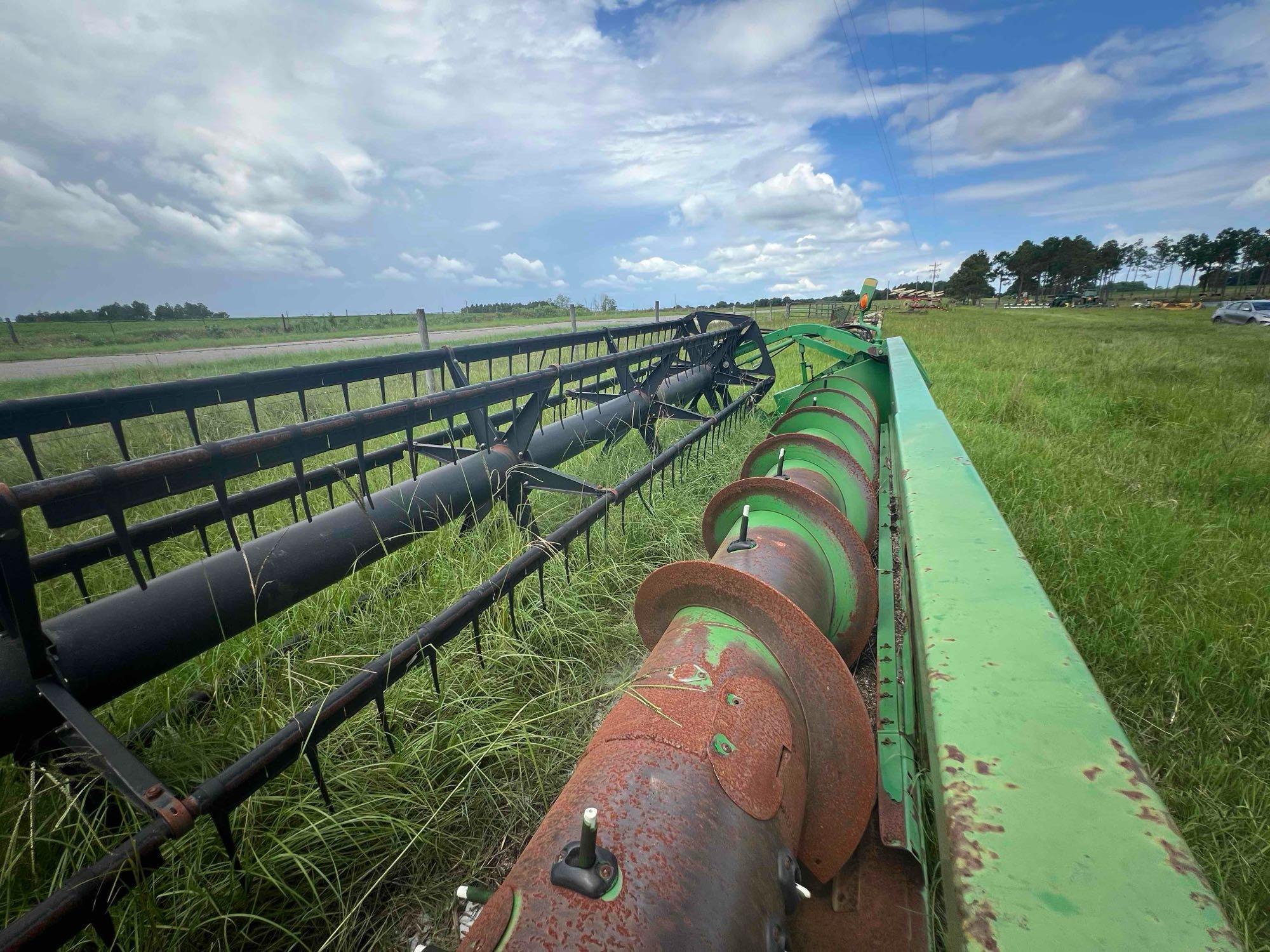 John Deere 630F 30' HydraFlex Header