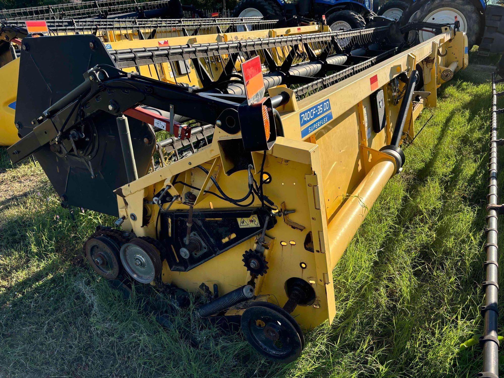 2013 New Holland 740CF
