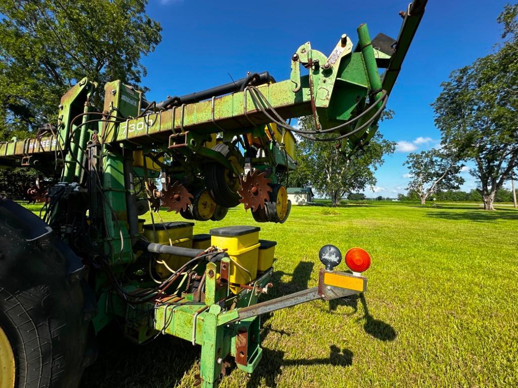 2004 John Deer 7300 Max-Emerge 3-Point Planter
