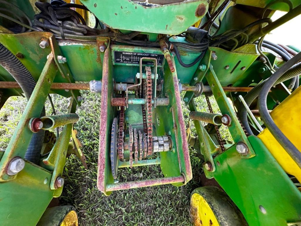 2004 John Deer 7300 Max-Emerge 3-Point Planter