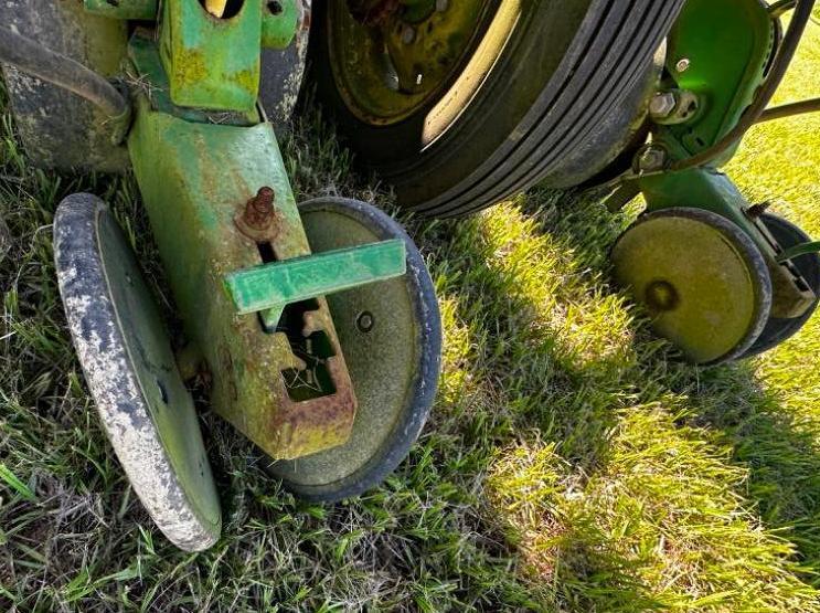 2004 John Deer 7300 Max-Emerge 3-Point Planter