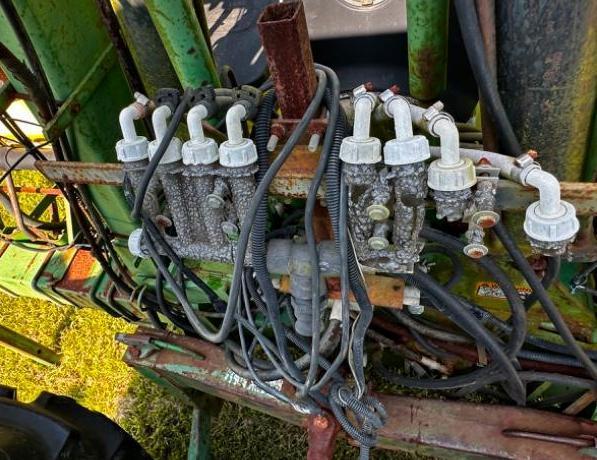 2004 John Deer 7300 Max-Emerge 3-Point Planter