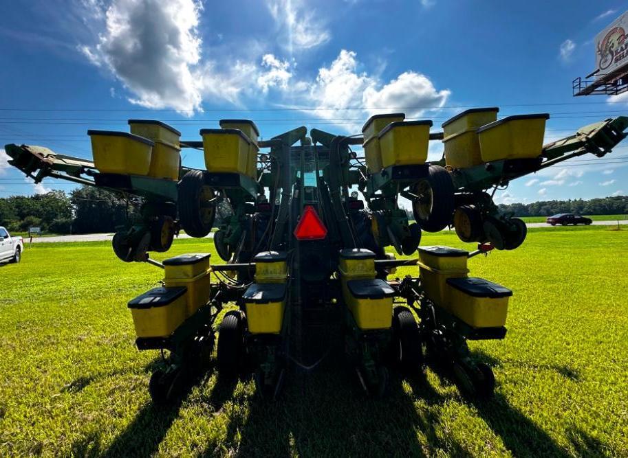 2004 John Deer 7300 Max-Emerge 3-Point Planter