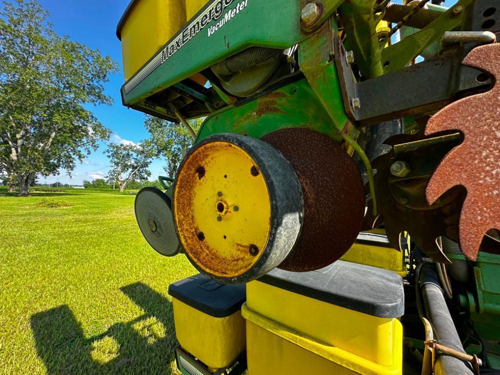 2004 John Deer 7300 Max-Emerge 3-Point Planter