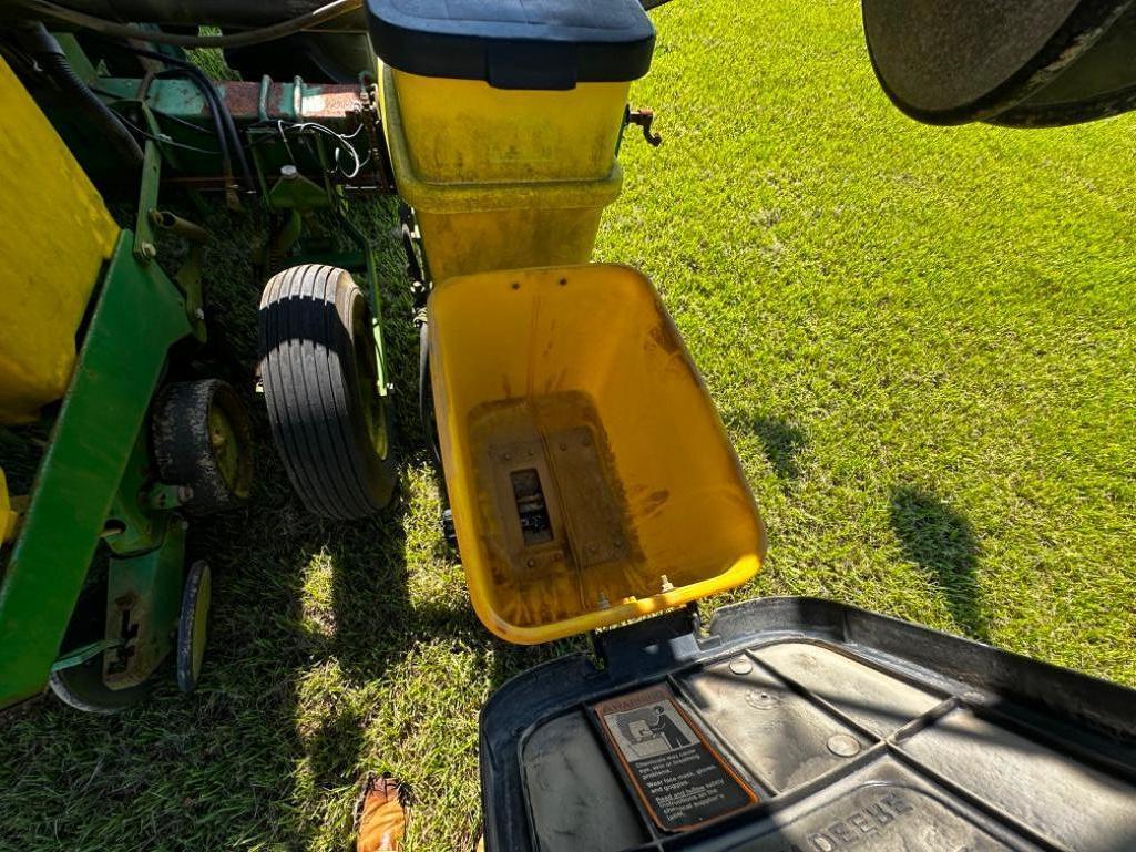2004 John Deer 7300 Max-Emerge 3-Point Planter