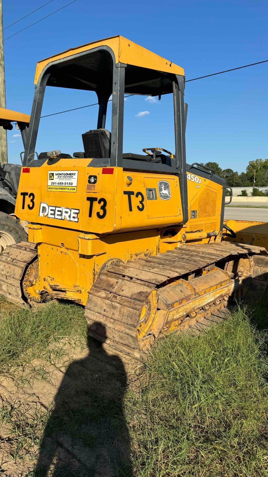2011John Deere 450J LGP Dozer with 6-way Blade