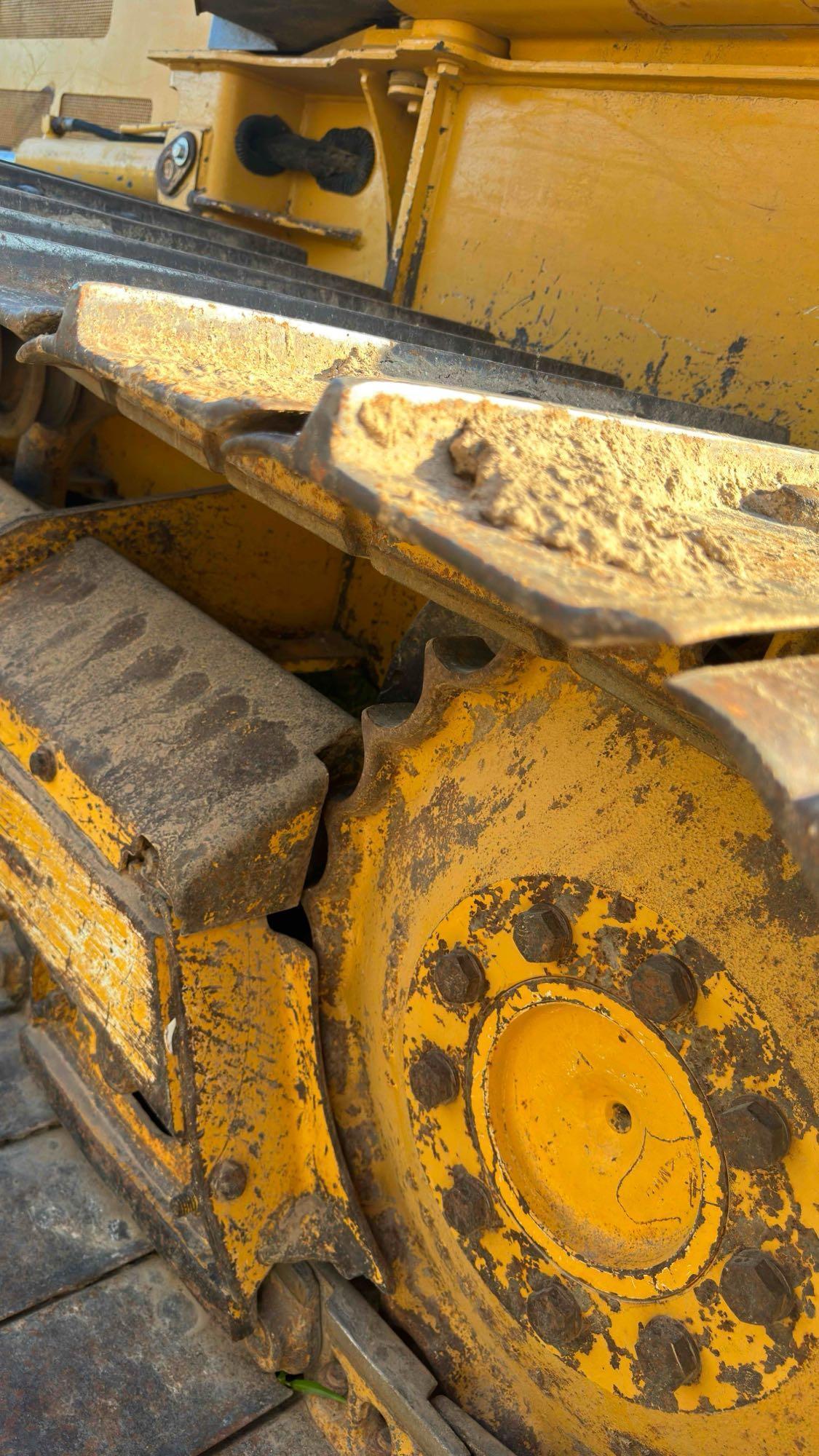 2011John Deere 450J LGP Dozer with 6-way Blade