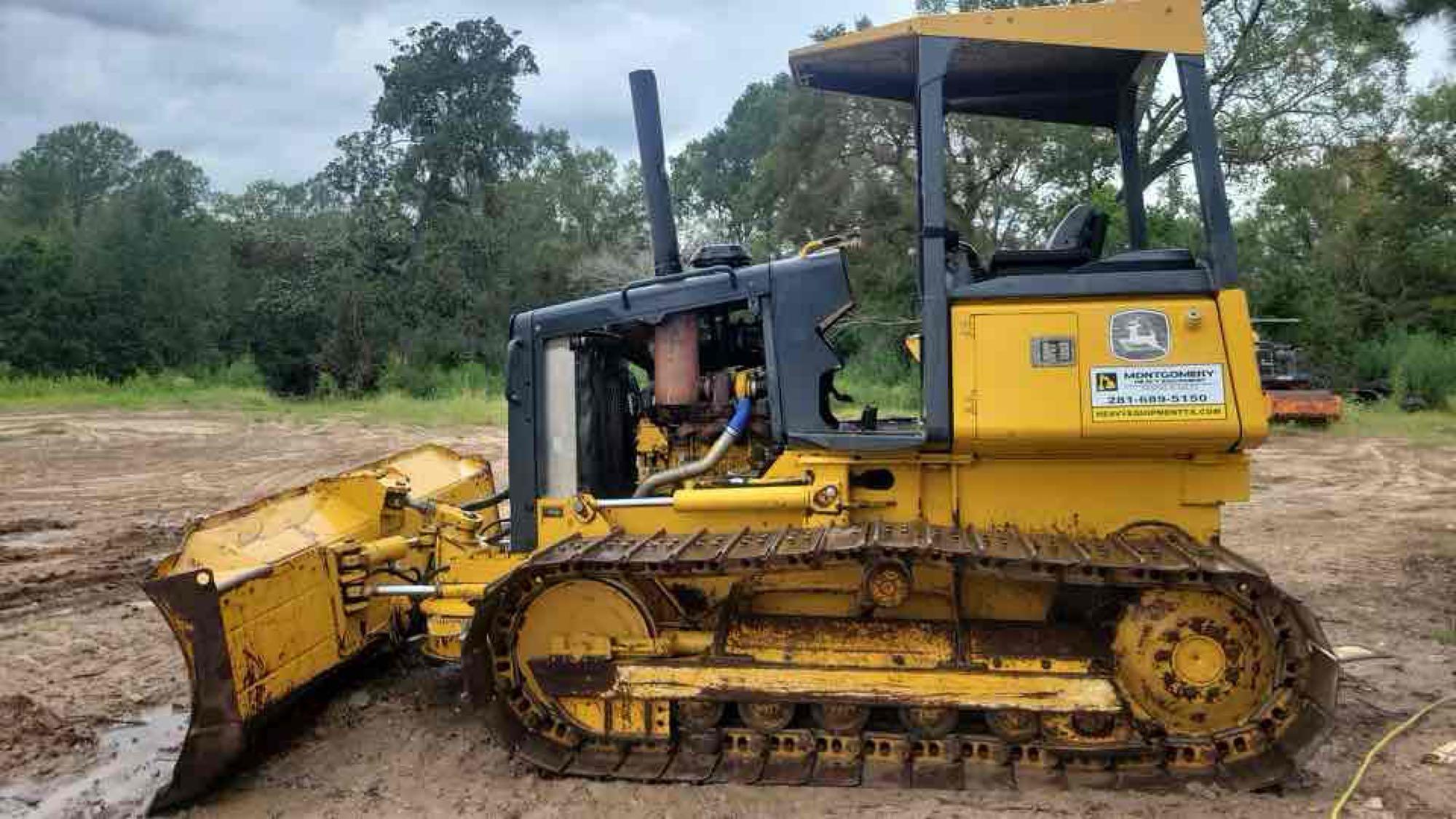 2011John Deere 450J LGP Dozer with 6-way Blade