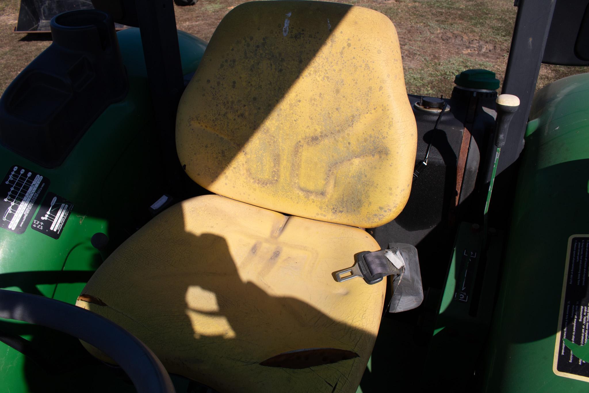 John Deere 5075E