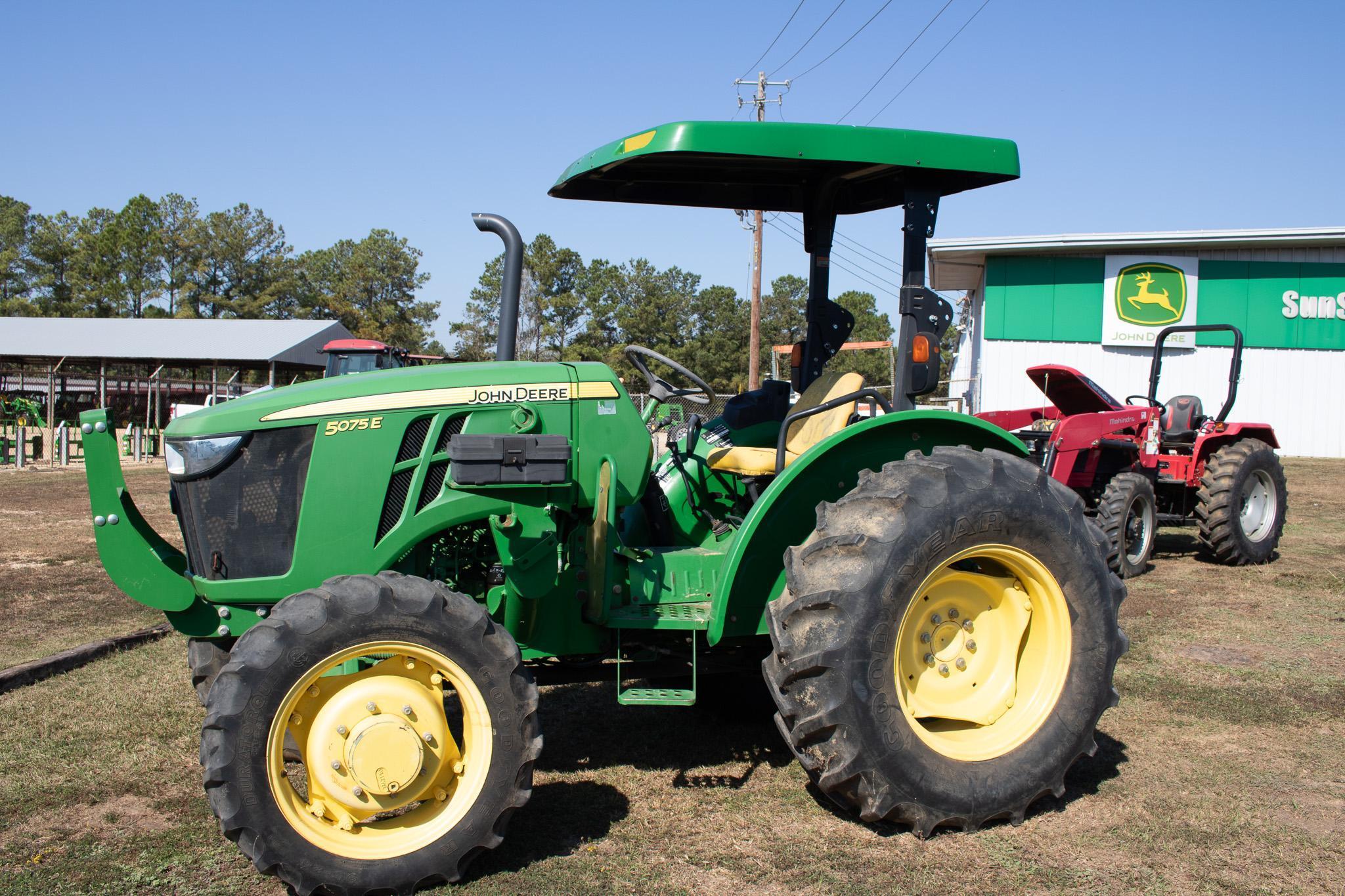 John Deere 5075E