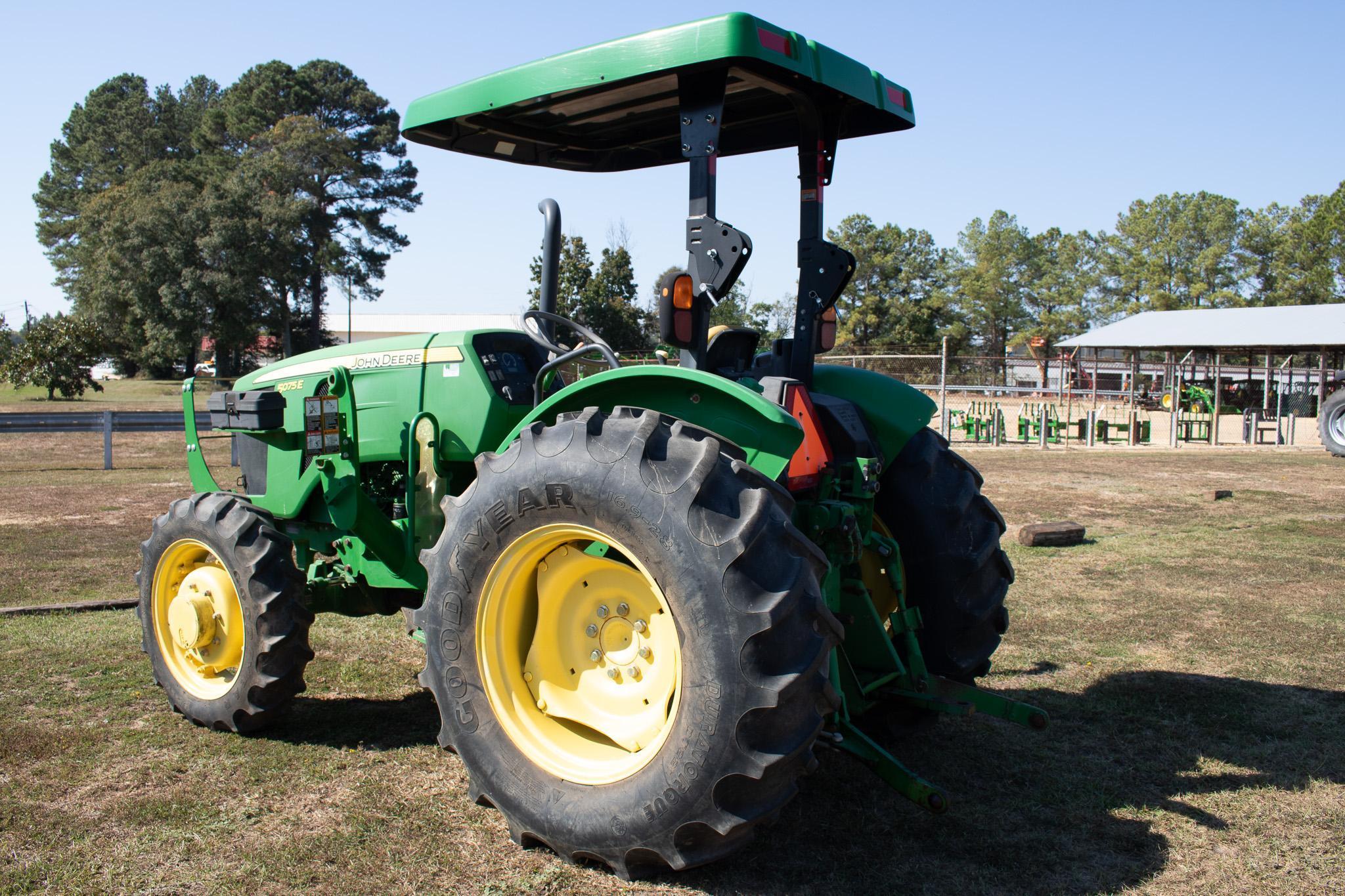 John Deere 5075E