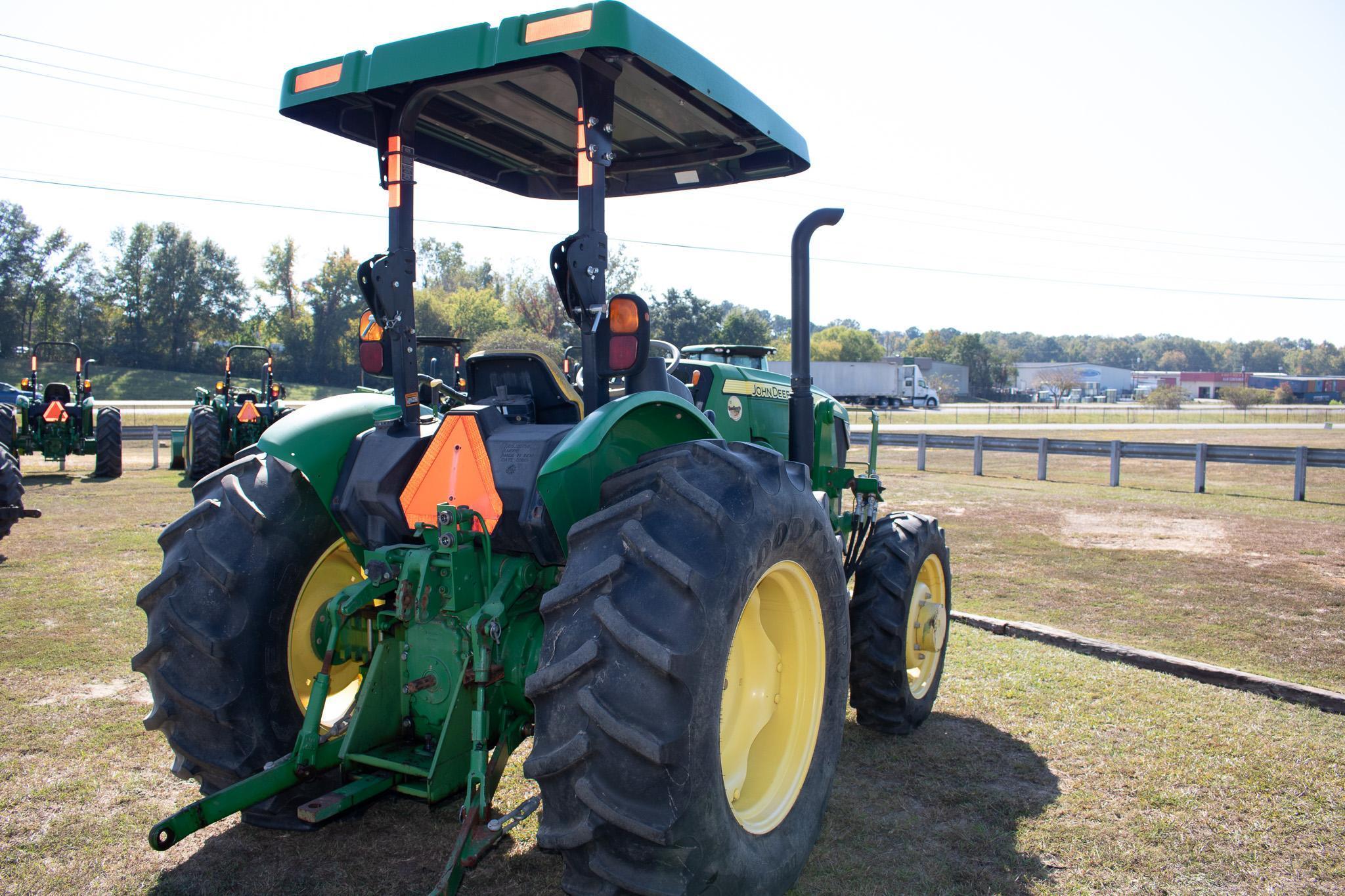 John Deere 5075E