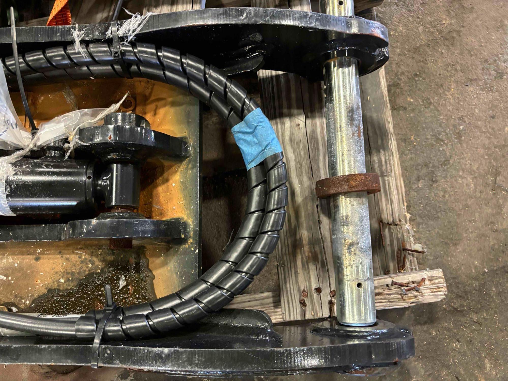 Sany SY50 MP Hydraulic Thumb