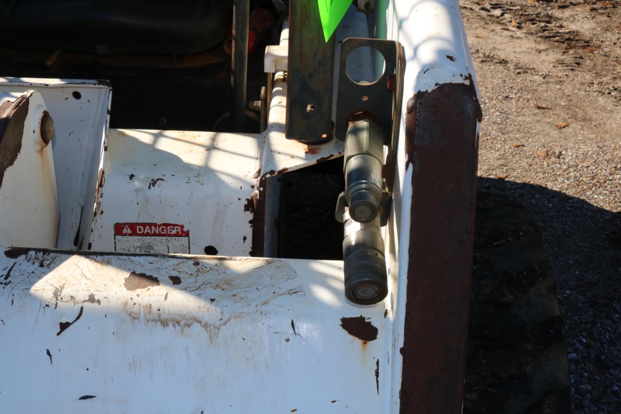 Bobcat 735 Wheeled Skidsteer