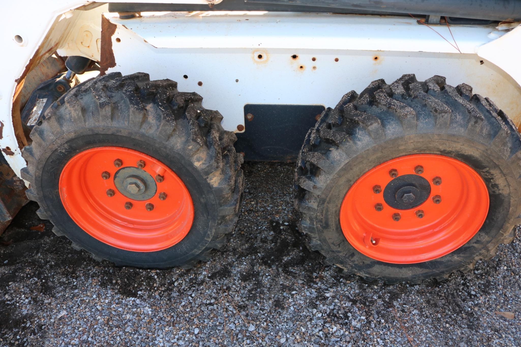 Bobcat 735 Wheeled Skidsteer