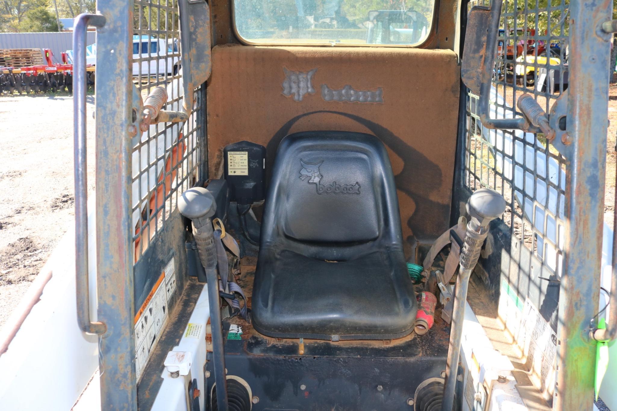 Bobcat 735 Wheeled Skidsteer