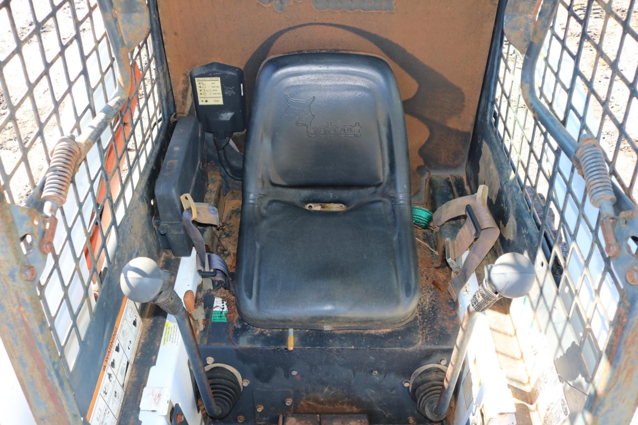 Bobcat 735 Wheeled Skidsteer