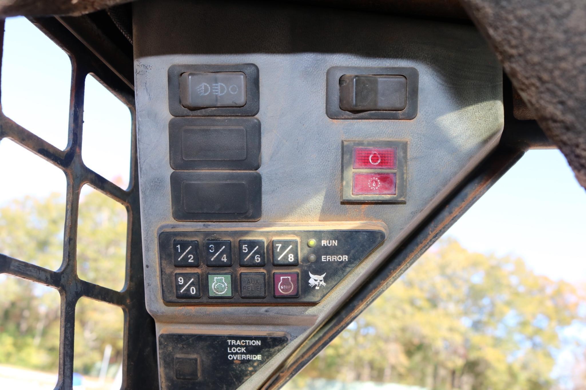 Bobcat 735 Wheeled Skidsteer