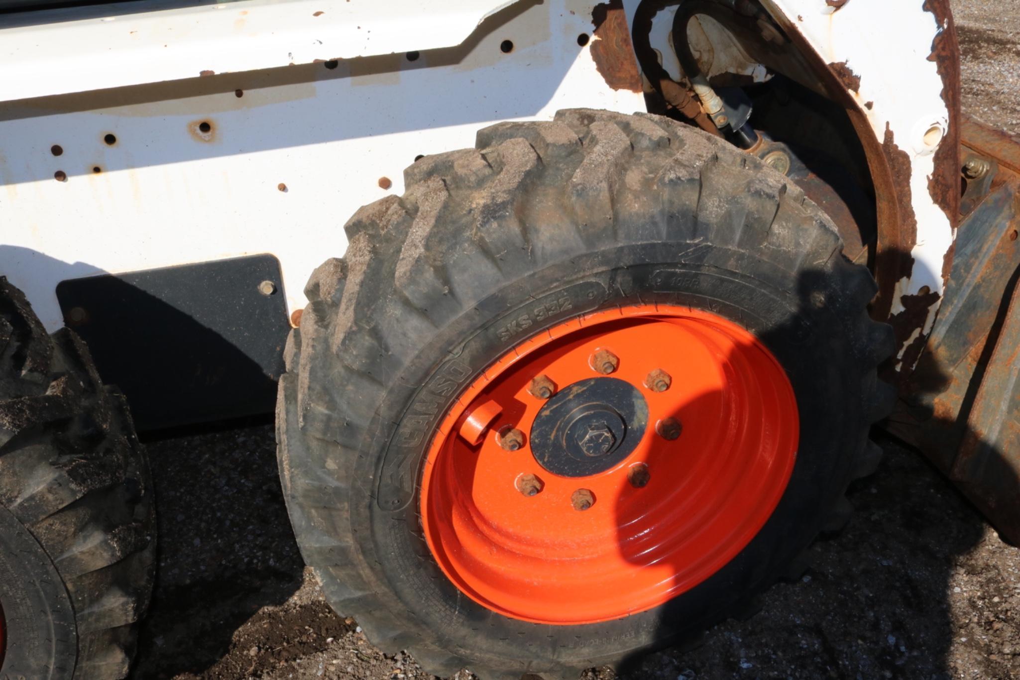 Bobcat 735 Wheeled Skidsteer