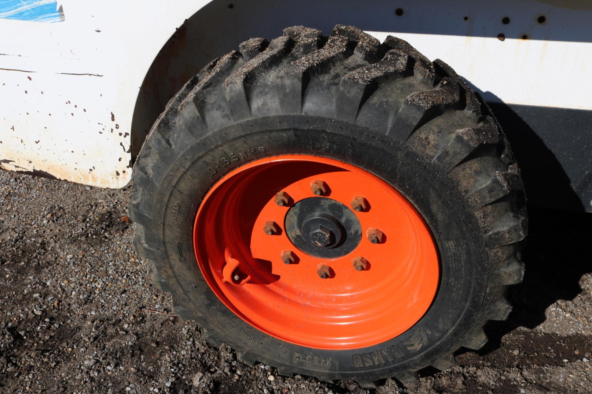 Bobcat 735 Wheeled Skidsteer