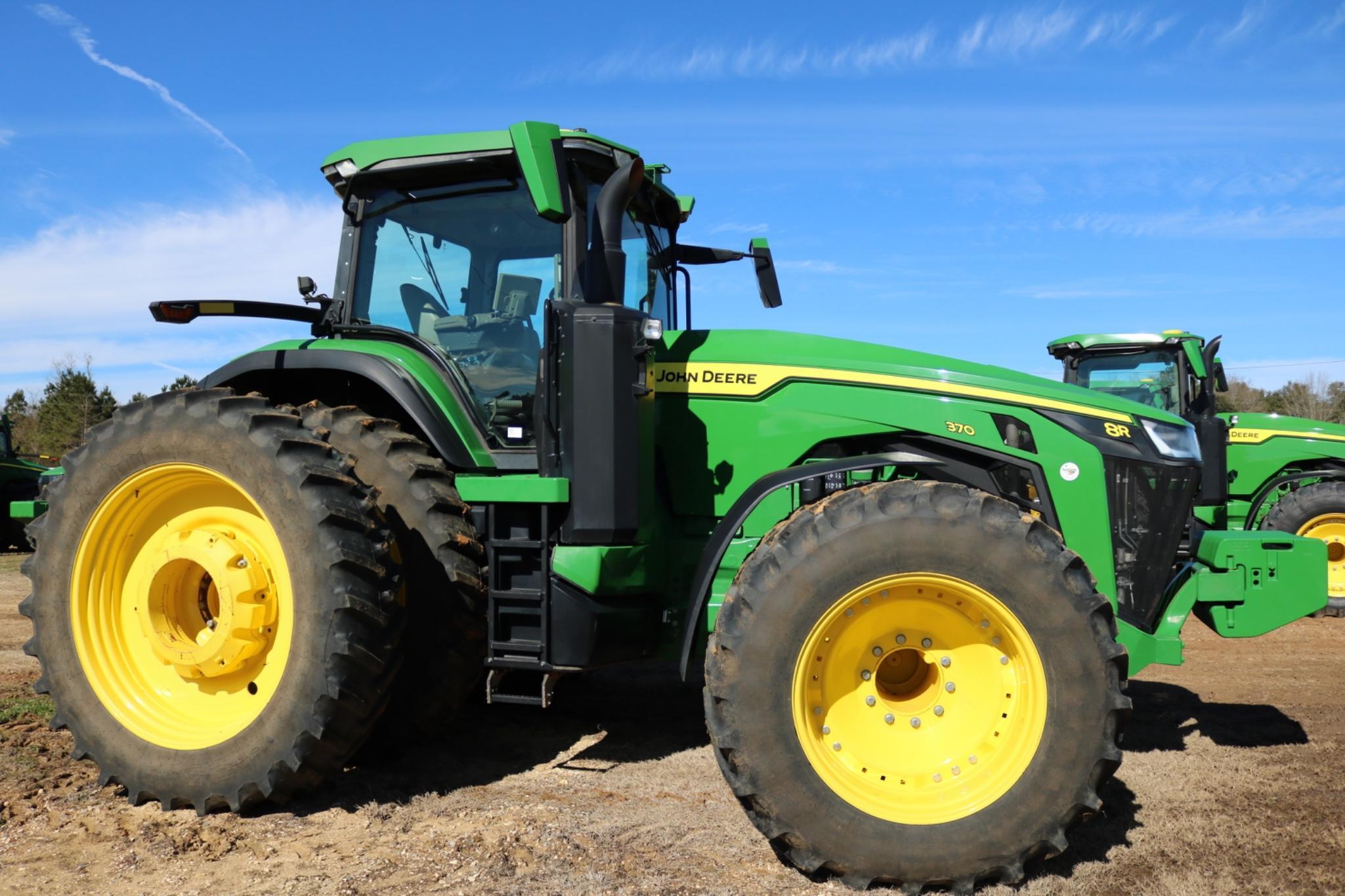 2022 John Deere 8R 370
