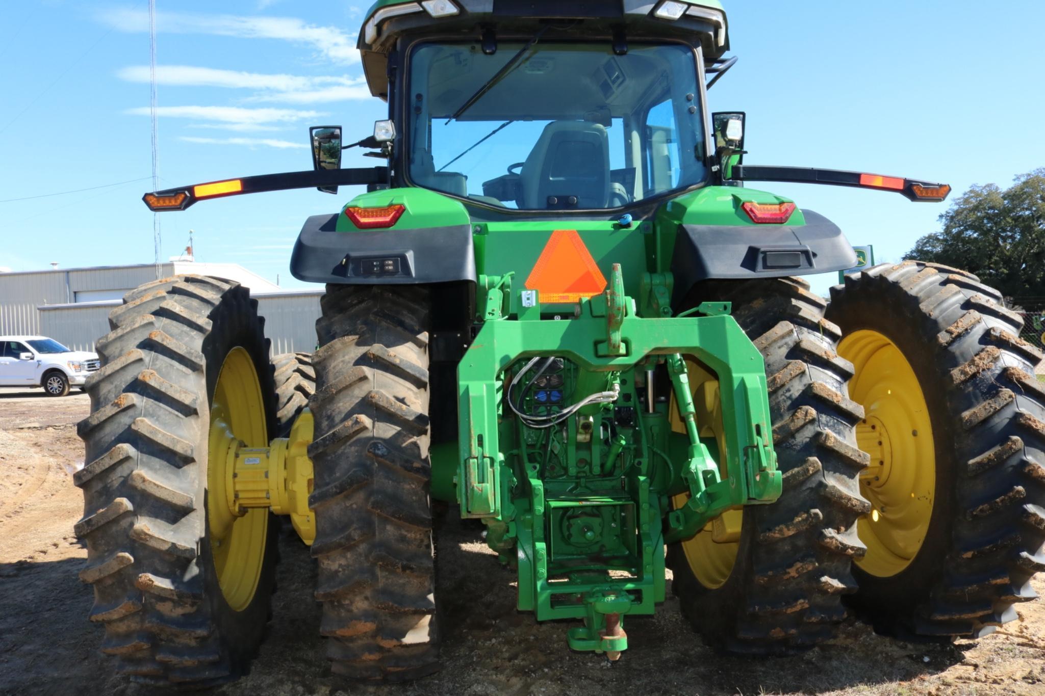 2022 John Deere 8R 370