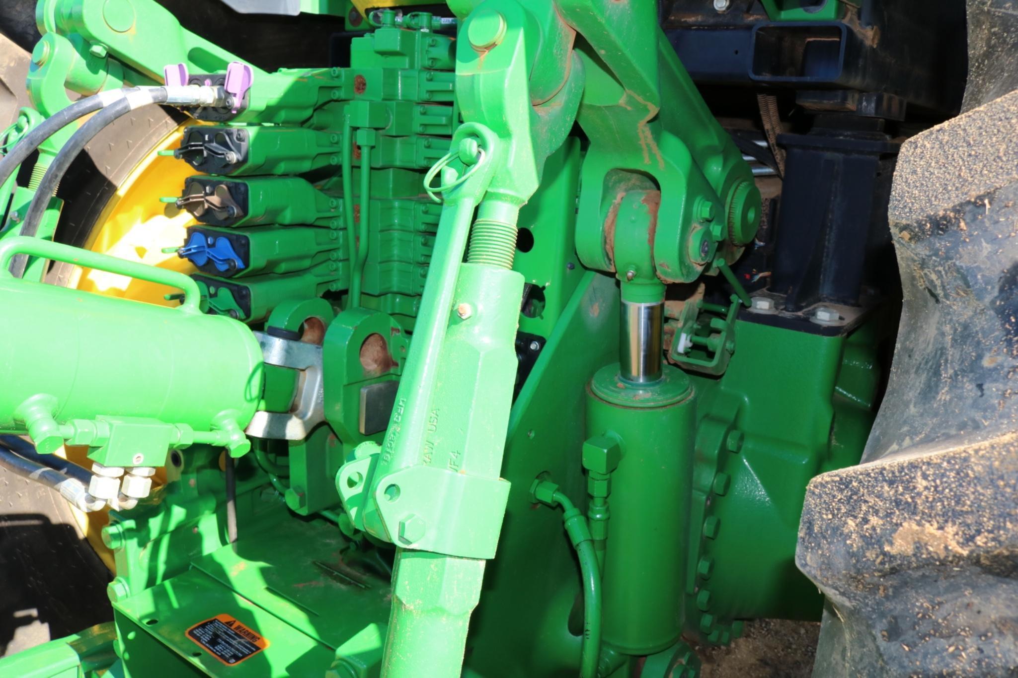 2022 John Deere 8R 370