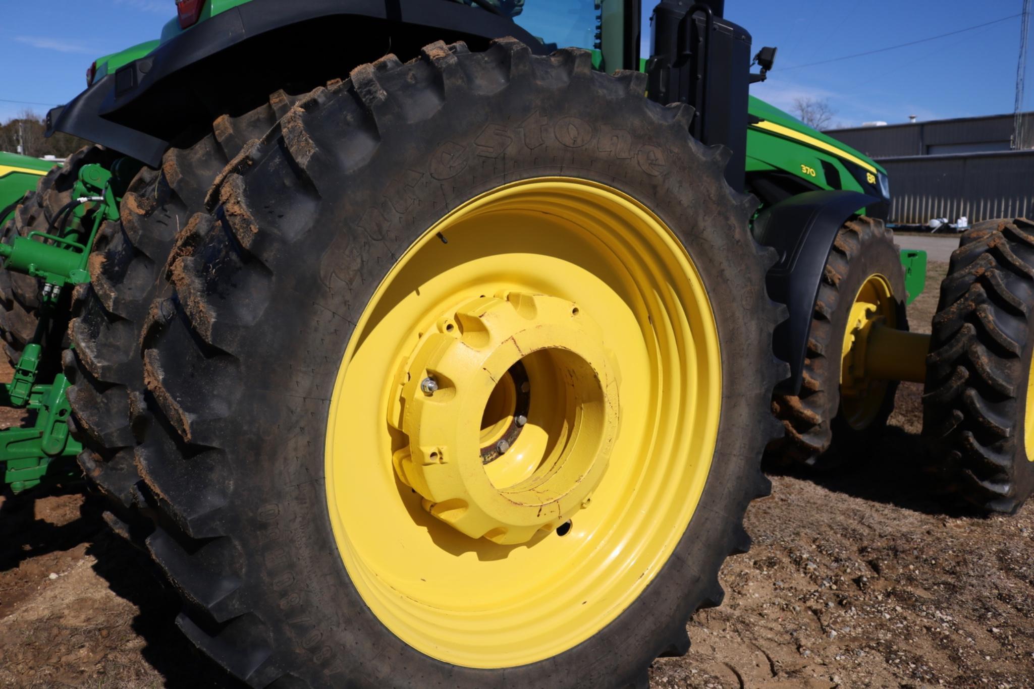 2022 John Deere 8R 370