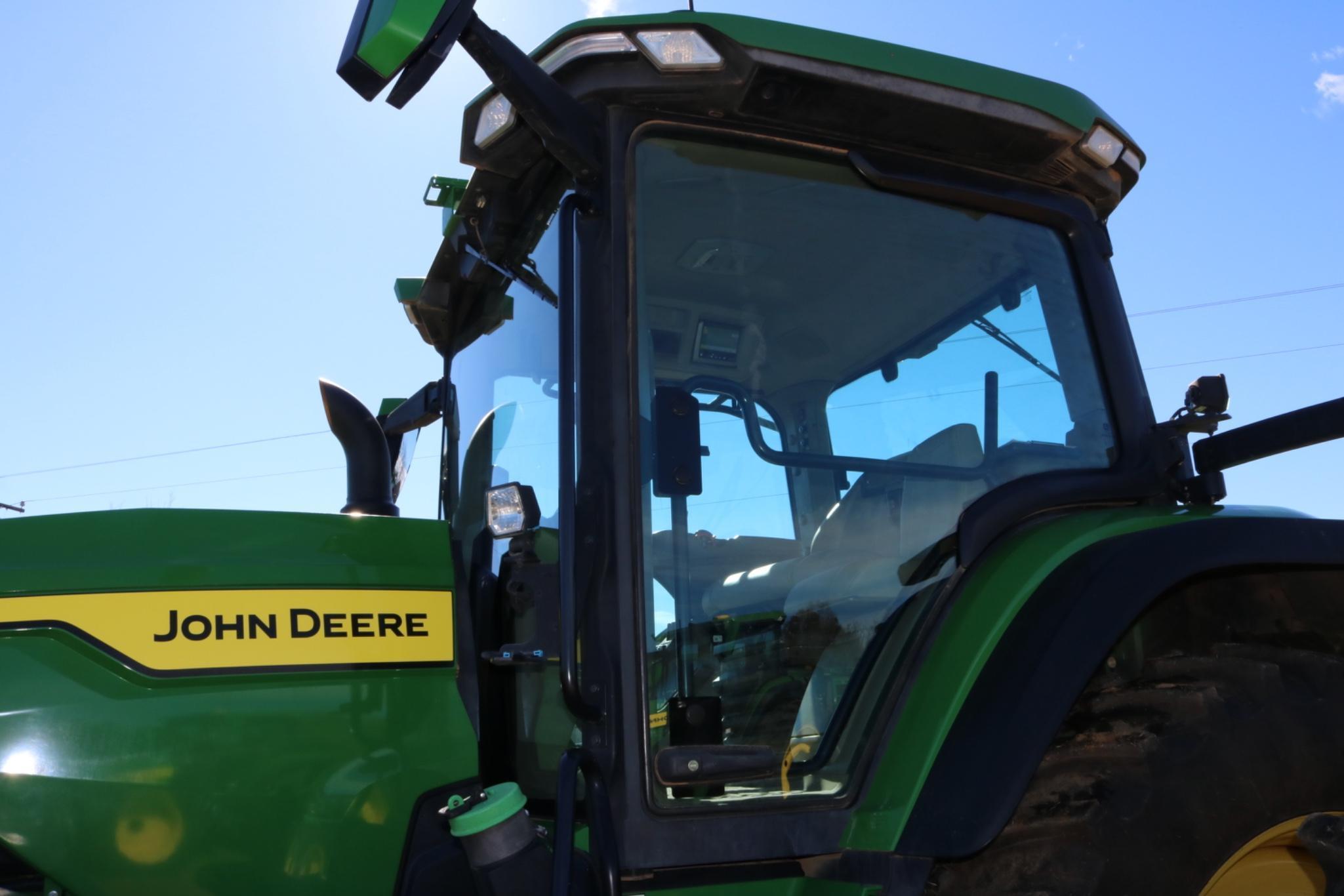 2022 John Deere 8R 370