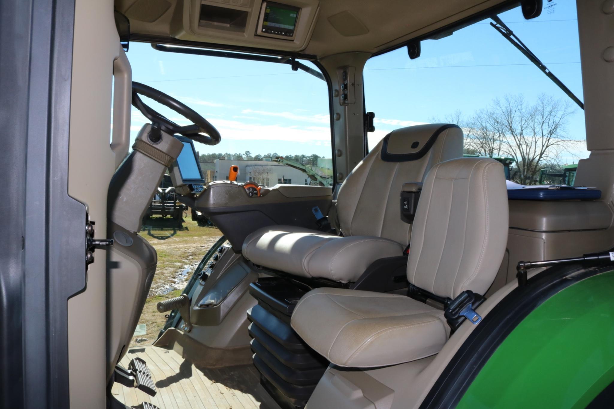 2022 John Deere 8R 370