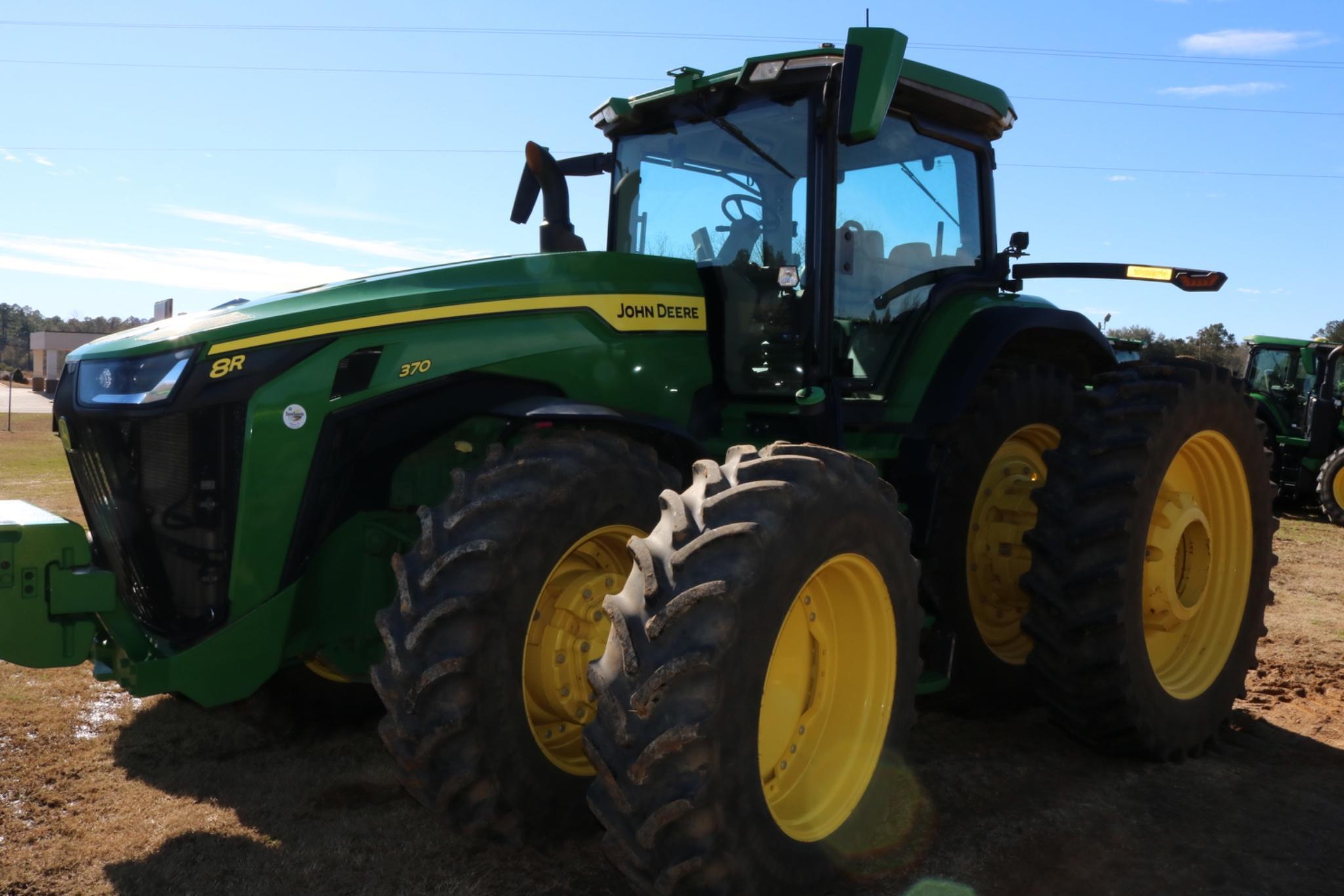2022 John Deere 8R 370