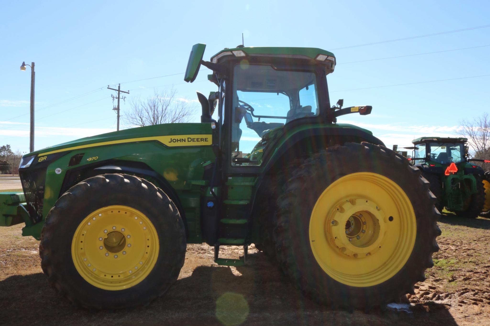 2022 John Deere 8R 370