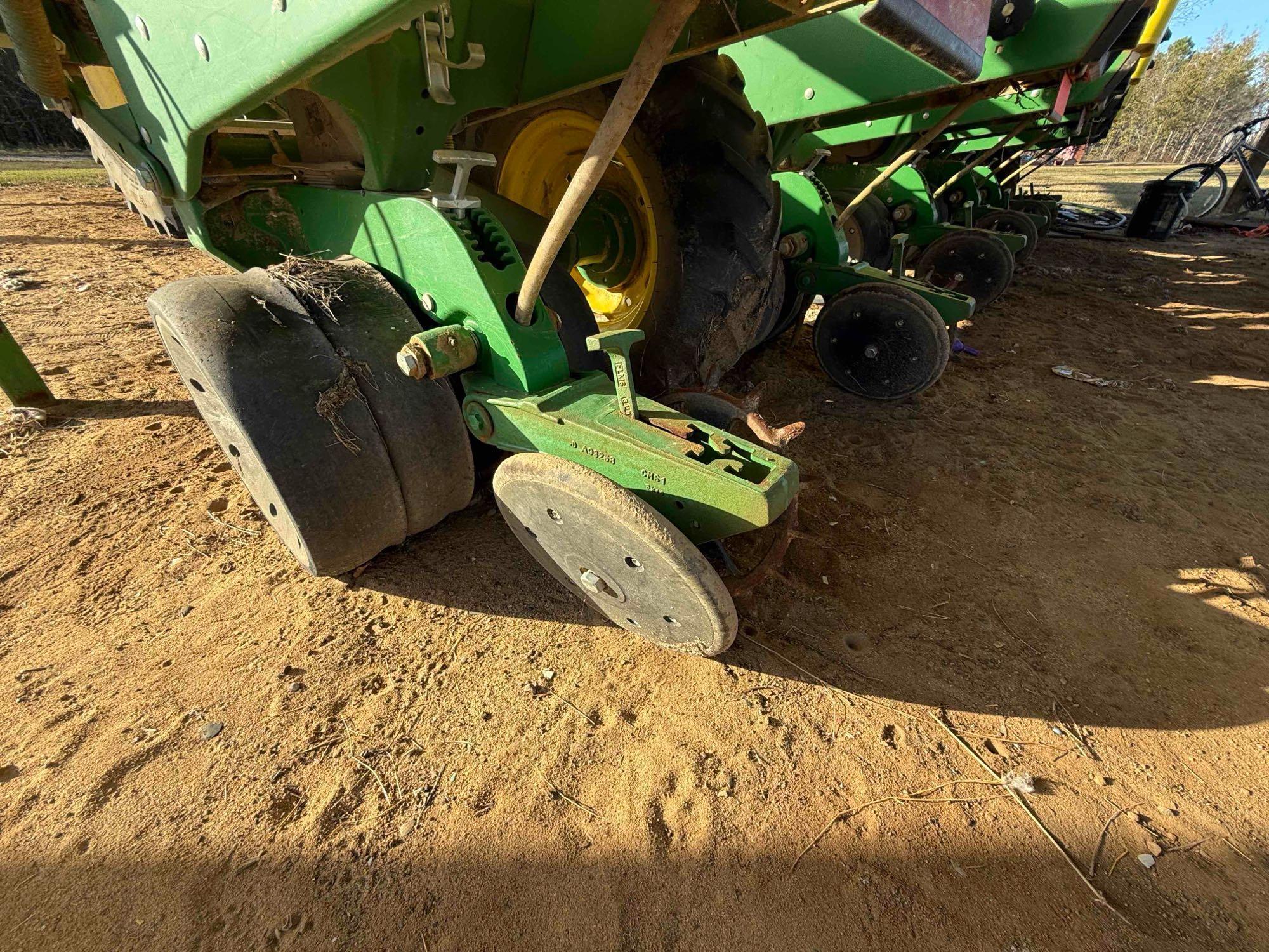 John Deere 1700 Planter