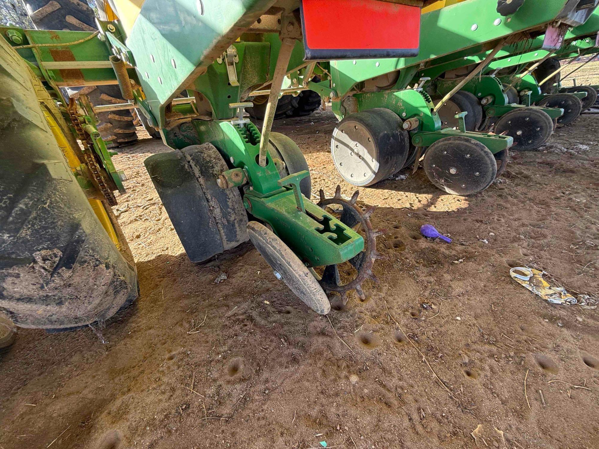 John Deere 1700 Planter