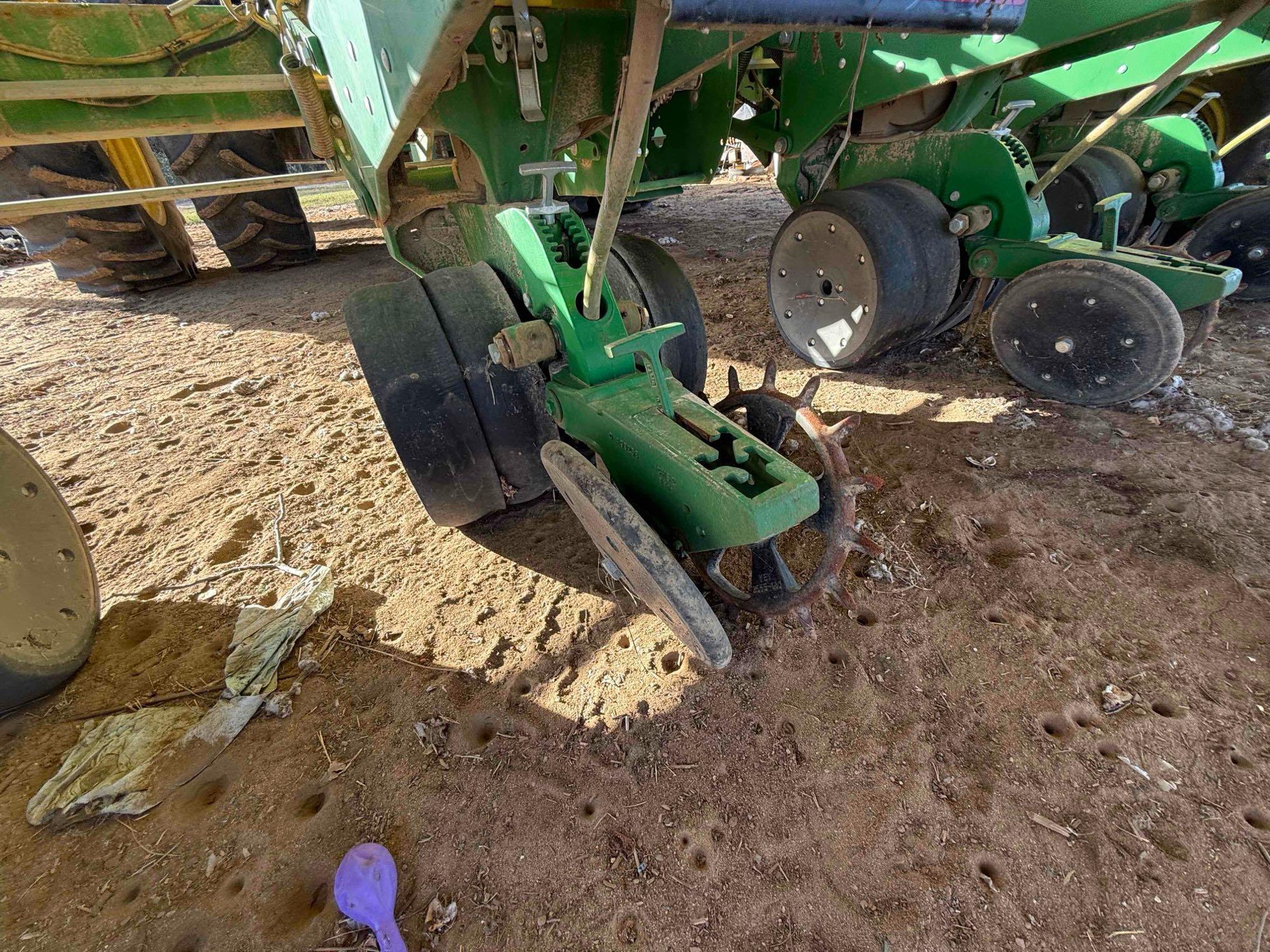 John Deere 1700 Planter