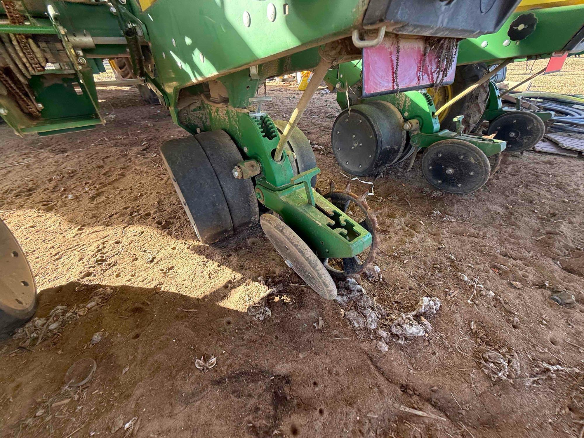 John Deere 1700 Planter